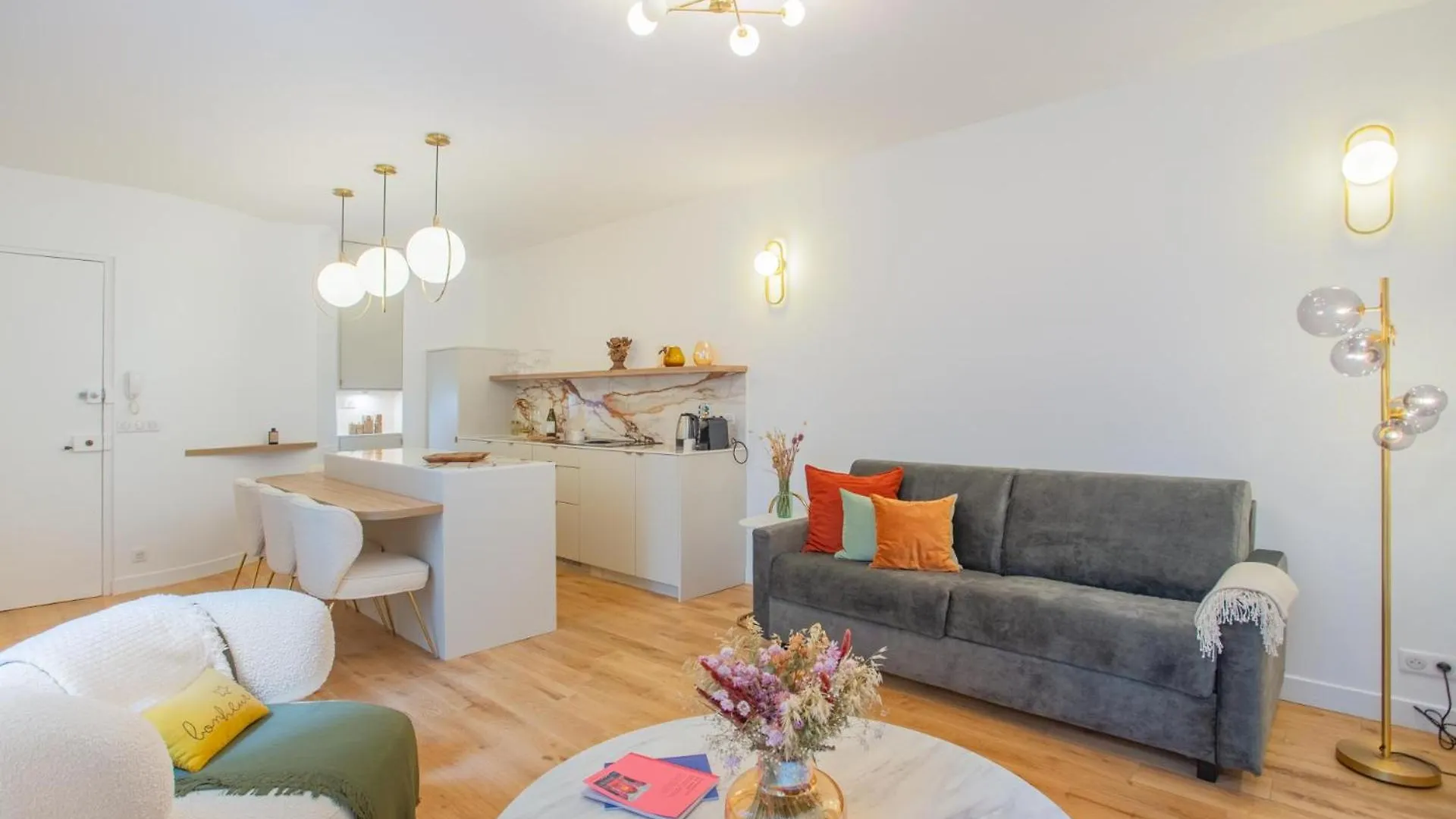 Montmartre Rochechouart - 1 Bed Apartment Paris France