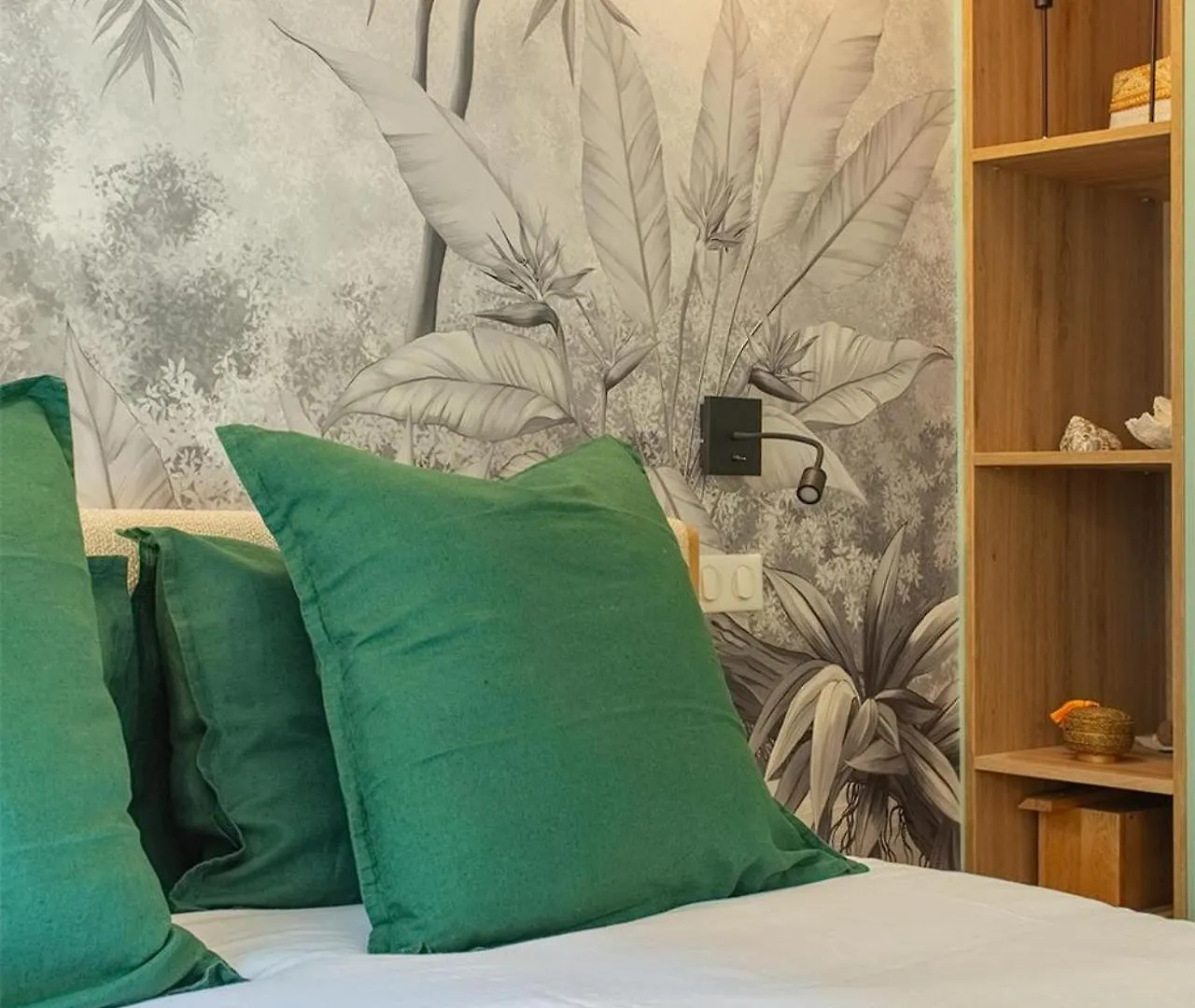 Montmartre Rochechouart - 1 Bed Apartment Paris