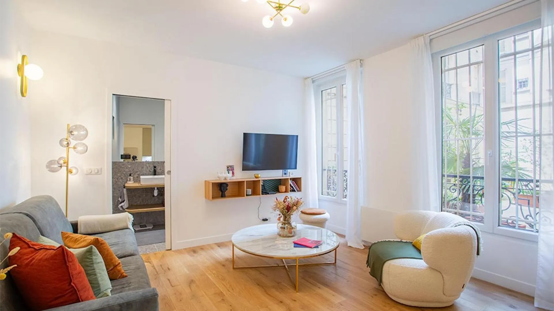 Montmartre Rochechouart - 1 Bed Apartment Paris France