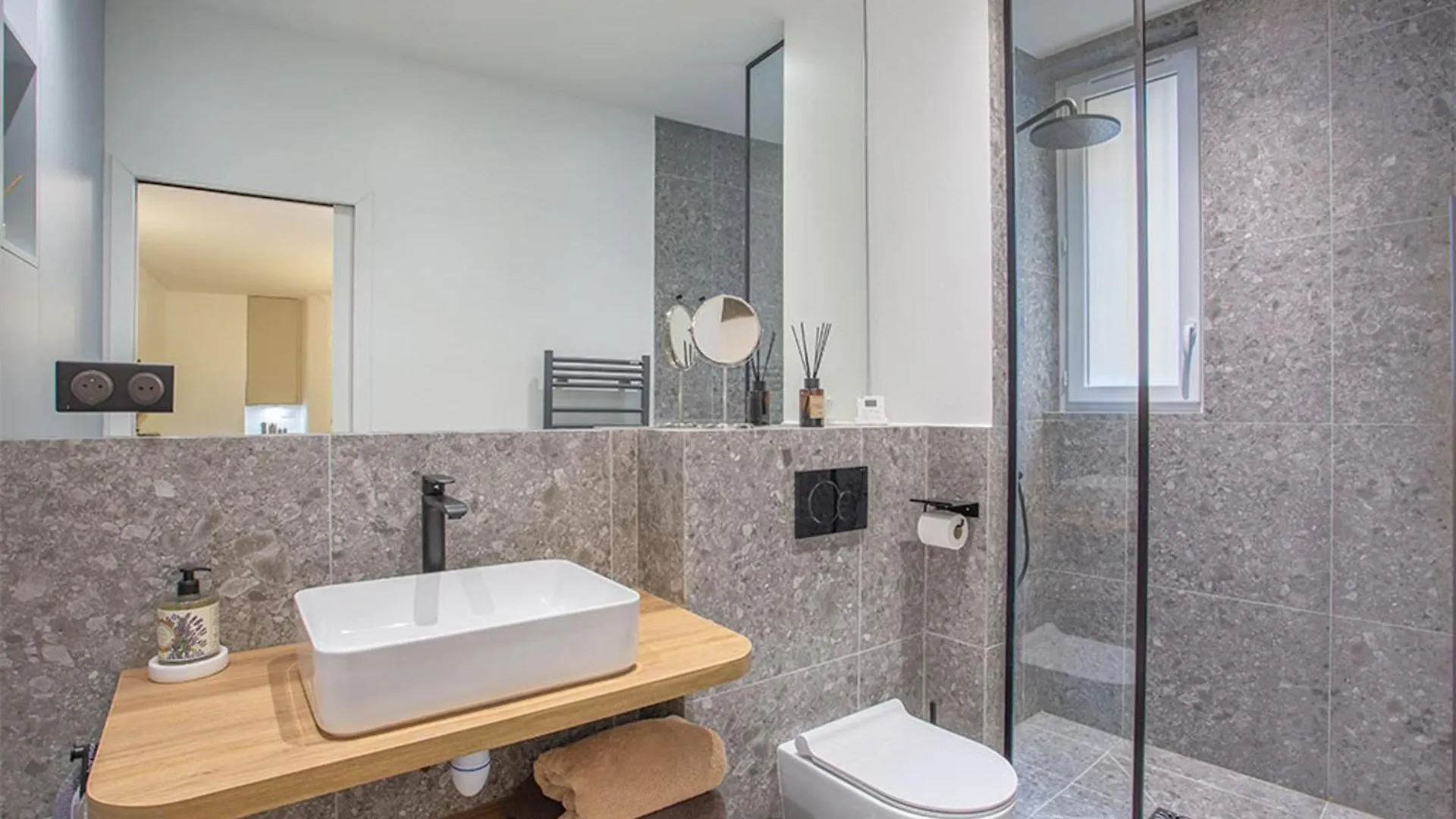 Montmartre Rochechouart - 1 Bed Apartment Paris 0*,  France